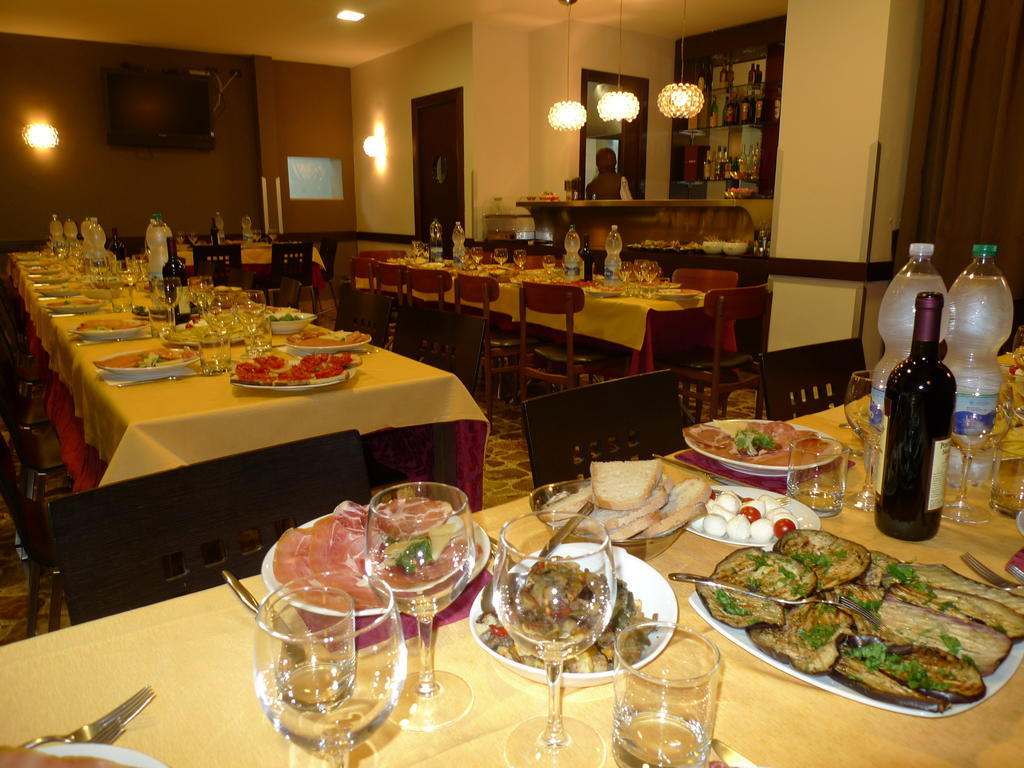 Hotel De Meis Capistrello Ngoại thất bức ảnh