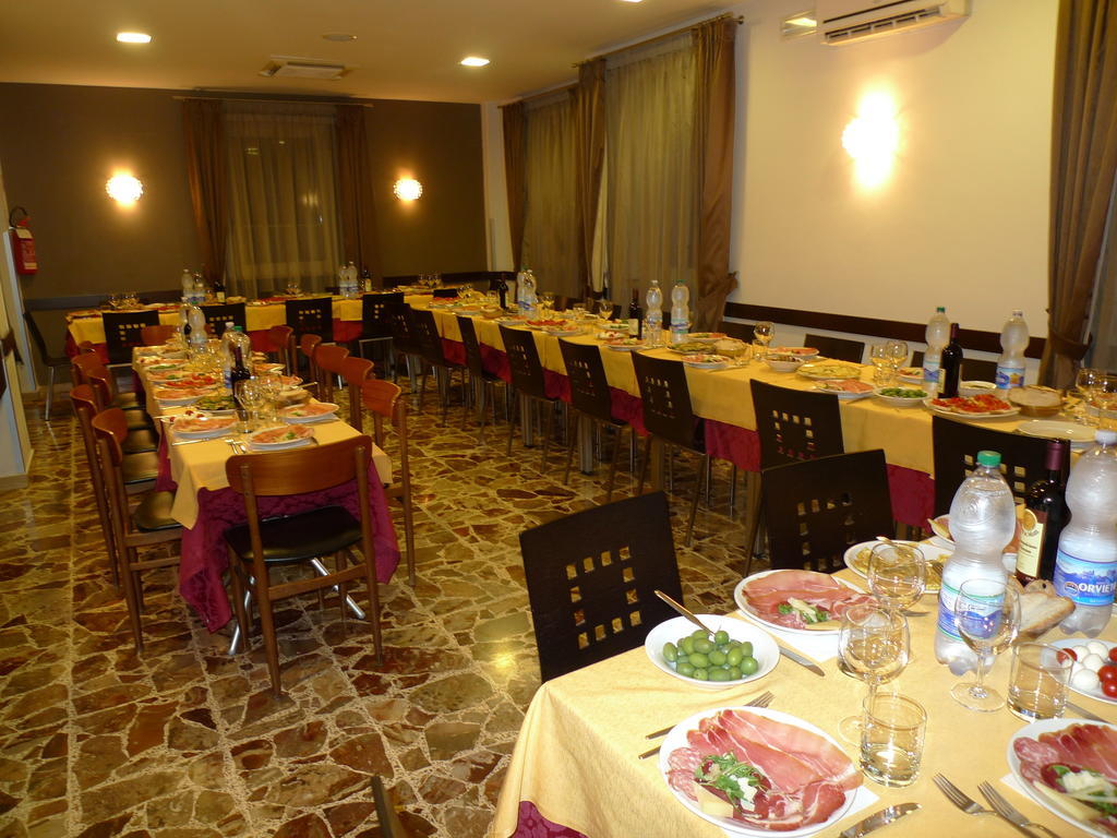 Hotel De Meis Capistrello Ngoại thất bức ảnh