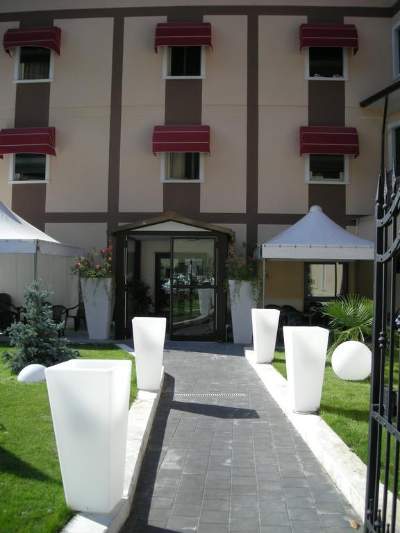 Hotel De Meis Capistrello Ngoại thất bức ảnh