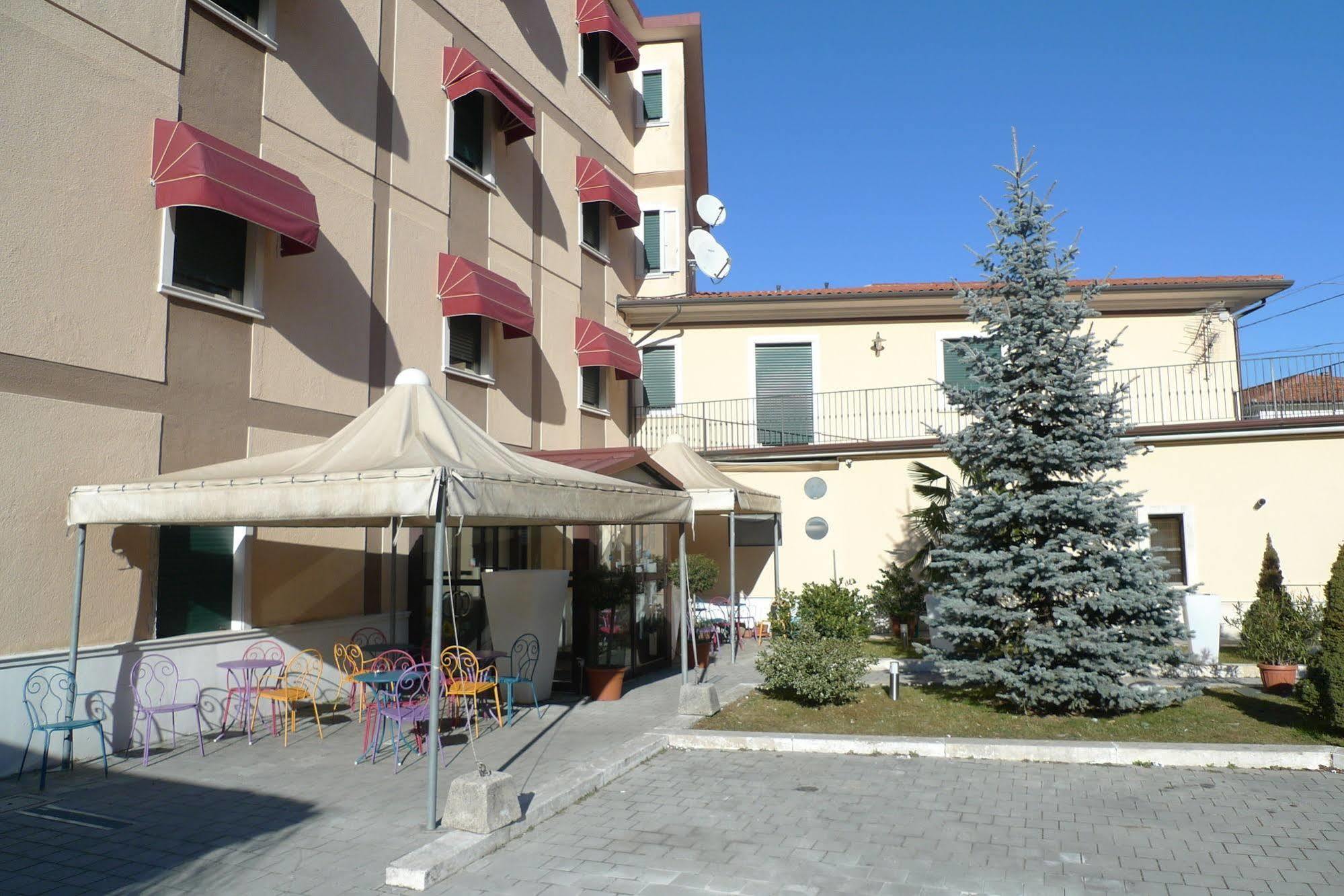 Hotel De Meis Capistrello Ngoại thất bức ảnh