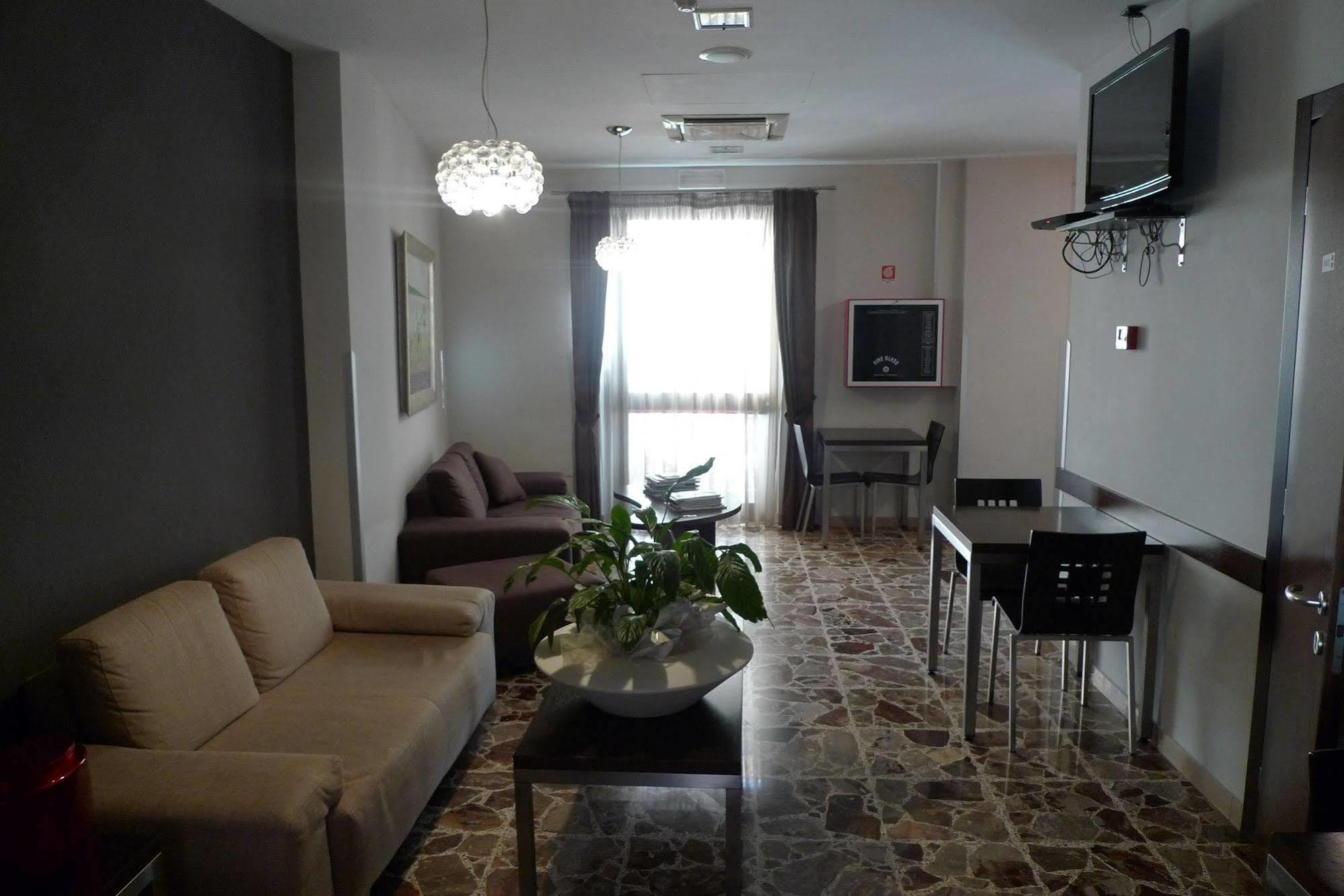 Hotel De Meis Capistrello Ngoại thất bức ảnh