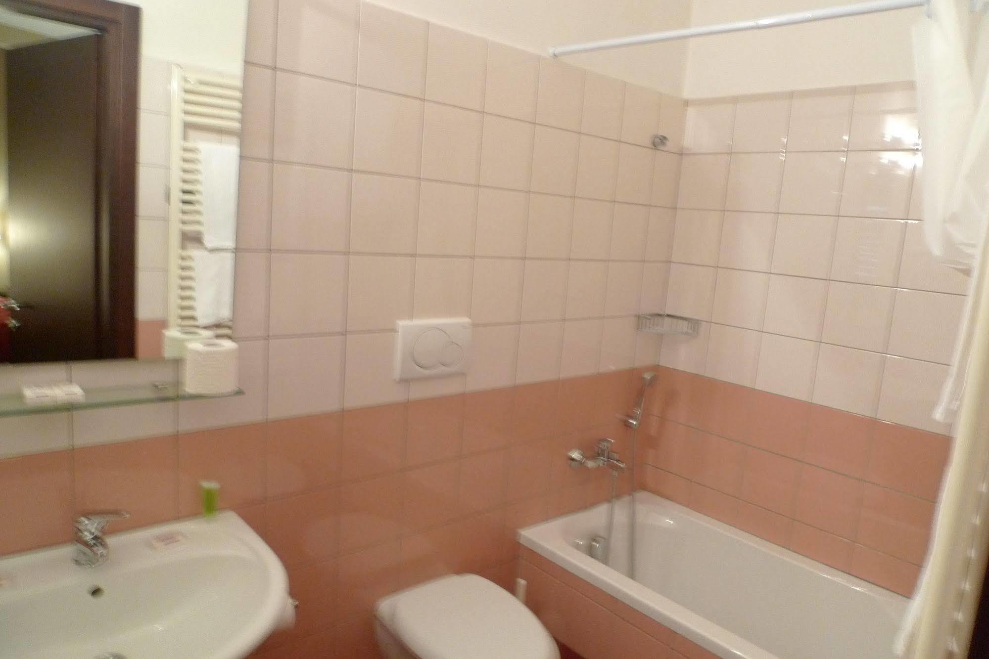 Hotel De Meis Capistrello Ngoại thất bức ảnh