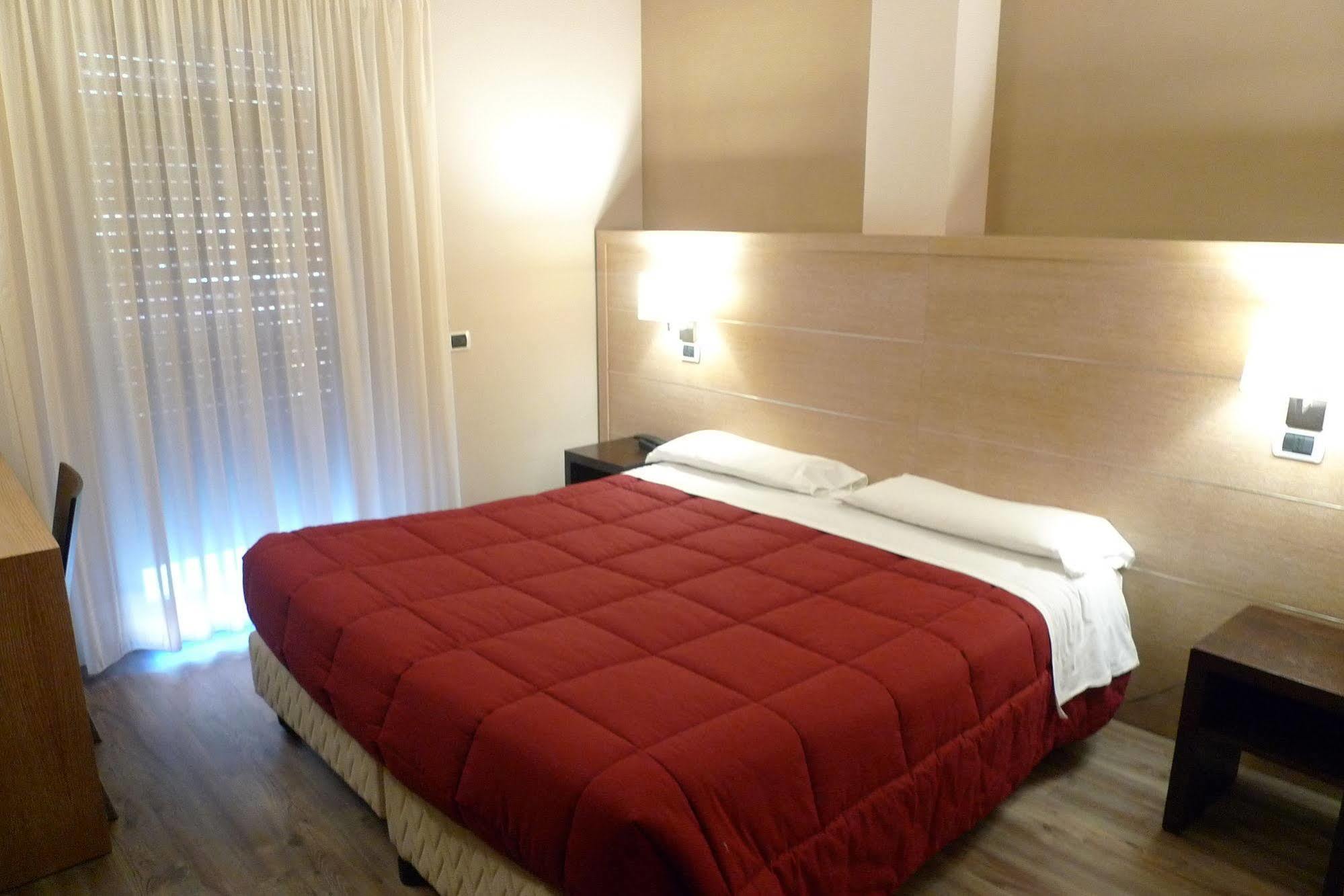 Hotel De Meis Capistrello Ngoại thất bức ảnh